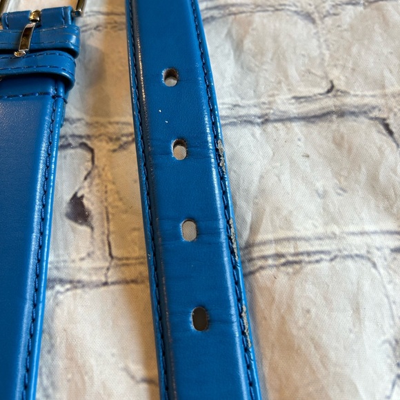 WOMENS BLUE GENUINE LEATHER BELT WITH SILVER BUCKLE WITH HANG TAG - Picture 3 of 8